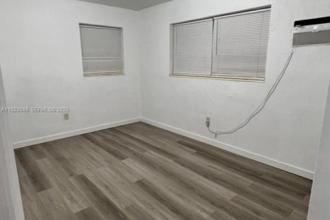 Commercial property in Miami, Florida 153.29 sq.m. № 1976783 - photo 22