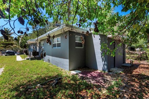 Commercial property in Miami, Florida 153.29 sq.m. № 1976783 - photo 6