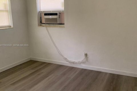 Commercial property in Miami, Florida 153.29 sq.m. № 1976783 - photo 18