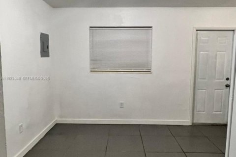 Commercial property in Miami, Florida 153.29 sq.m. № 1976783 - photo 20