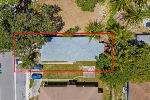 Commercial property in Miami, Florida 153.29 sq.m. № 1976783 - photo 14