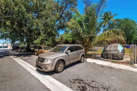 Commercial property in Miami, Florida 153.29 sq.m. № 1976783 - photo 7