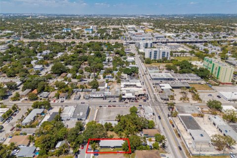 Commercial property in Miami, Florida 153.29 sq.m. № 1976783 - photo 12