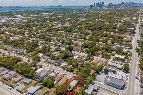 Commercial property in Miami, Florida 153.29 sq.m. № 1976783 - photo 10