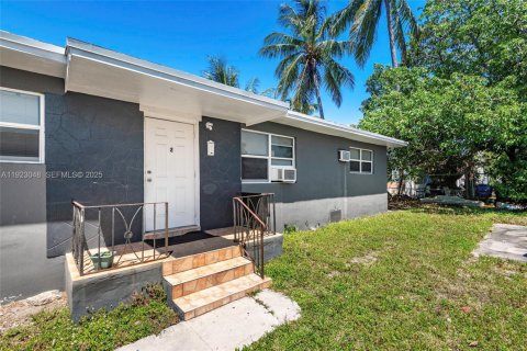 Commercial property in Miami, Florida 153.29 sq.m. № 1976783 - photo 4