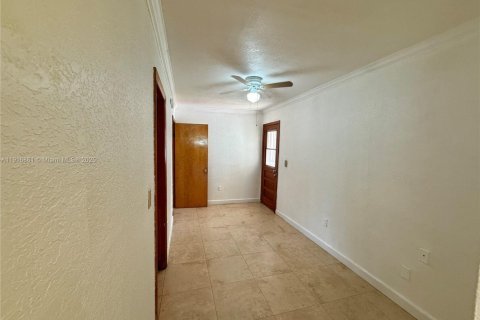 House in Hialeah, Florida 4 bedrooms, 188.03 sq.m. № 2016683 - photo 15