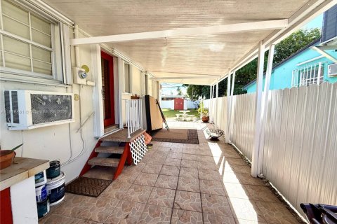 House in Hialeah, Florida 4 bedrooms, 188.03 sq.m. № 2016683 - photo 27