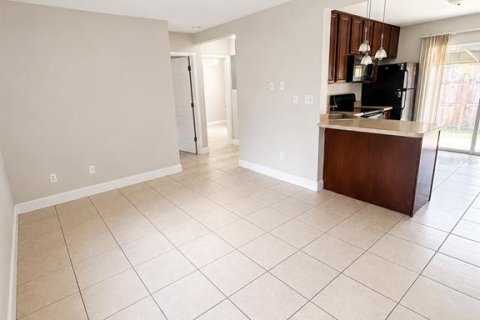 Condo in Orlando, Florida, 2 bedrooms № 2229303 - photo 4