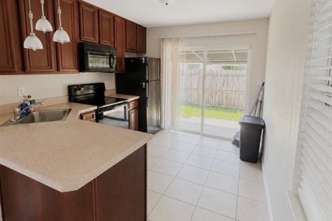 Condo in Orlando, Florida, 2 bedrooms № 2229303 - photo 11