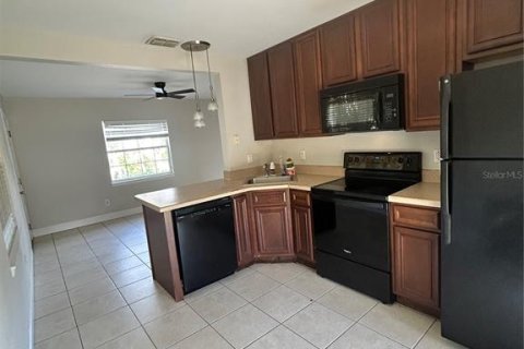 Condo in Orlando, Florida, 2 bedrooms № 2229303 - photo 12