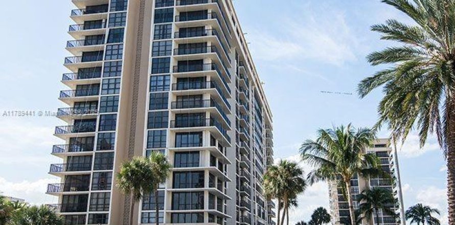 Condominio en Hallandale Beach, Florida, 2 dormitorios  № 1646291