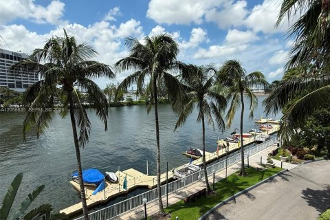 Copropriété à vendre à Miami, Floride: 2 chambres, 85.75 m2 № 2264091 - photo 28