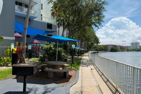 Copropriété à vendre à Miami, Floride: 2 chambres, 85.75 m2 № 2264091 - photo 30