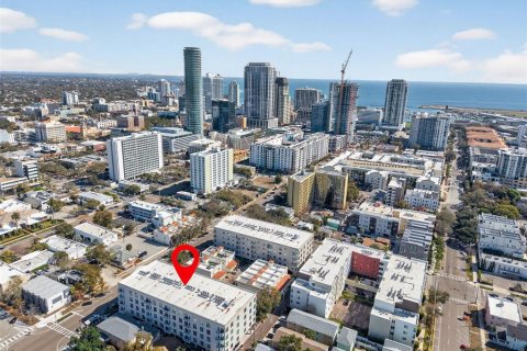 Condo à Saint Petersburg, Floride, 2 chambres № 2148384
