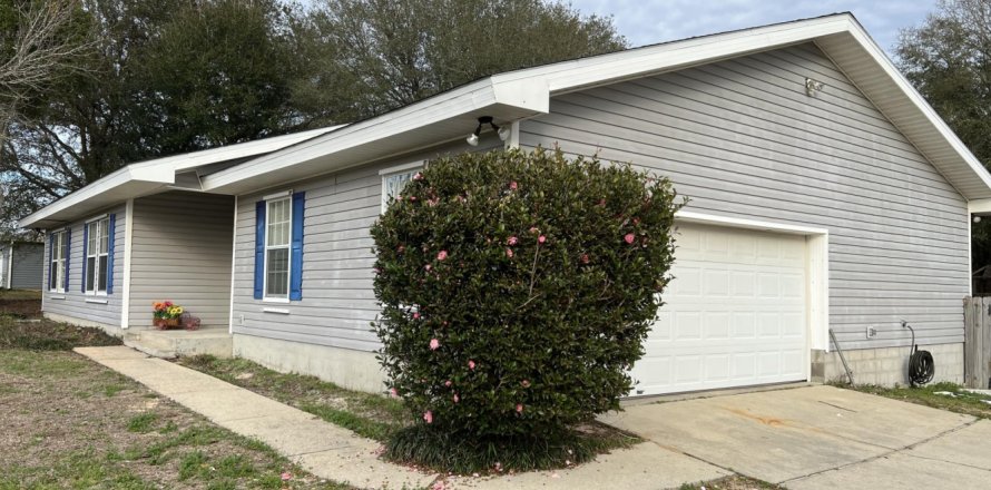 House in Crestview, Florida 3 bedrooms, 178.93 sq.m. № 559550