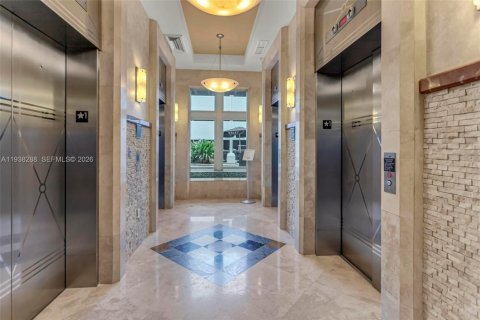 Condo in Hallandale Beach, Florida, 1 bedroom № 1995978 - photo 21
