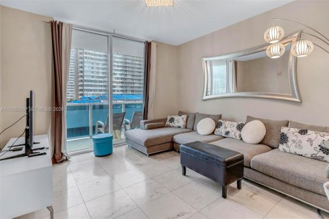 Condo in Hallandale Beach, Florida, 1 bedroom № 1995978 - photo 3