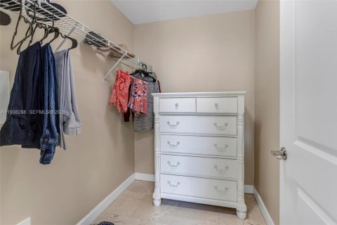 Condo in Hallandale Beach, Florida, 1 bedroom № 1995978 - photo 13