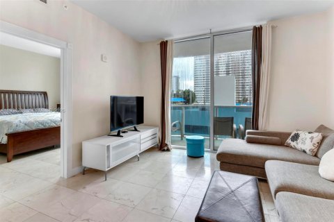Condo in Hallandale Beach, Florida, 1 bedroom № 1995978 - photo 5