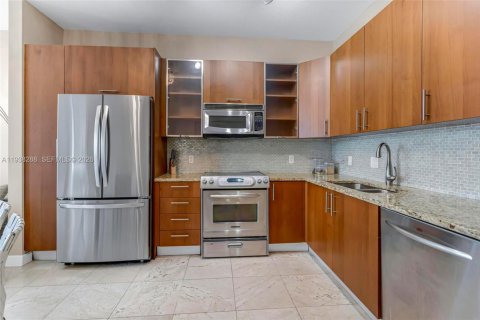 Condo in Hallandale Beach, Florida, 1 bedroom № 1995978 - photo 8