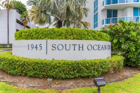 Condo in Hallandale Beach, Florida, 1 bedroom  № 1995978
