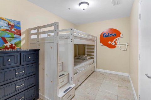 Condo in Hallandale Beach, Florida, 1 bedroom № 1995978 - photo 12