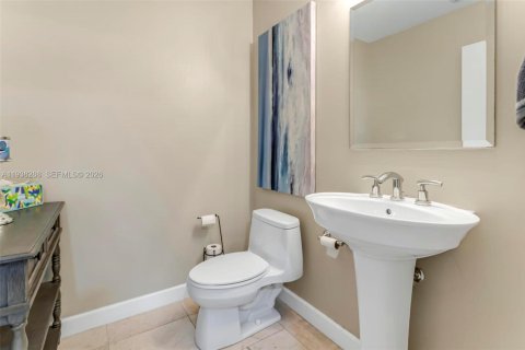 Condo in Hallandale Beach, Florida, 1 bedroom № 1995978 - photo 14