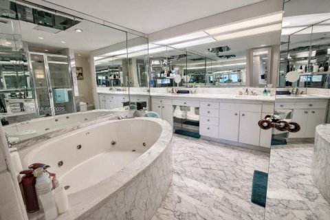 Купить кондоминиум в Авентура, Флорида 2 спальни, 140.47м2, № 2054641 - фото 2