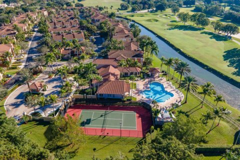Condo in Wellington, Florida, 2 bedrooms  № 1091920 - photo 1