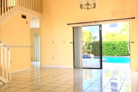 House in Miami, Florida 4 bedrooms, 172.8 sq.m. № 1892255 - photo 4