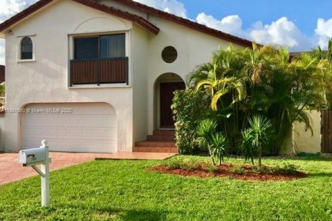 House in Miami, Florida 4 bedrooms, 172.8 sq.m. № 1892255 - photo 1
