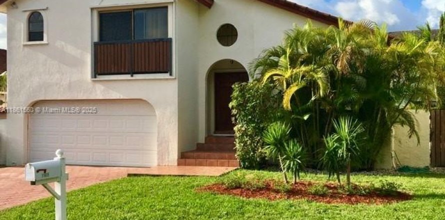 House in Miami, Florida 4 bedrooms, 172.8 sq.m. № 1892255