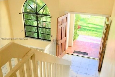 House in Miami, Florida 4 bedrooms, 172.8 sq.m. № 1892255 - photo 8