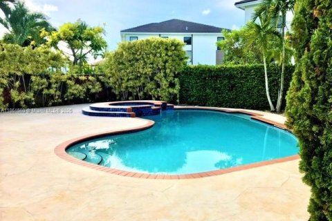 House in Miami, Florida 4 bedrooms, 172.8 sq.m. № 1892255 - photo 7