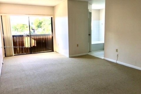 House in Miami, Florida 4 bedrooms, 172.8 sq.m. № 1892255 - photo 9