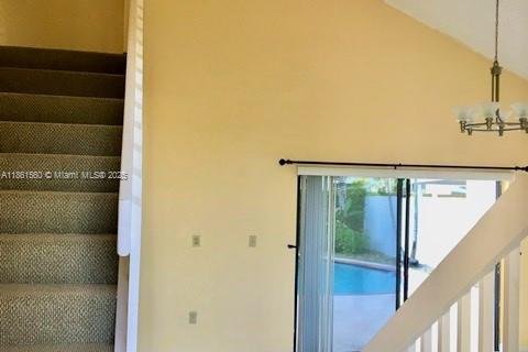 House in Miami, Florida 4 bedrooms, 172.8 sq.m. № 1892255 - photo 3