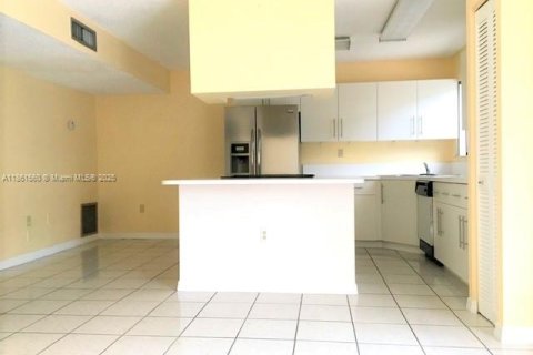House in Miami, Florida 4 bedrooms, 172.8 sq.m. № 1892255 - photo 5
