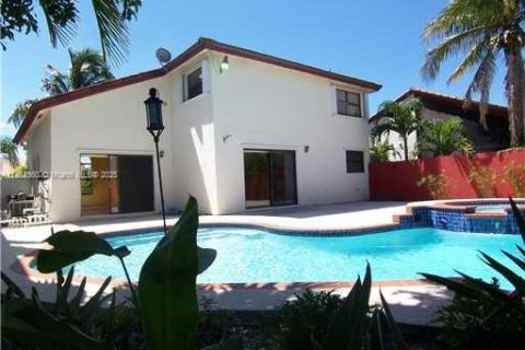 House in Miami, Florida 4 bedrooms, 172.8 sq.m. № 1892255 - photo 16