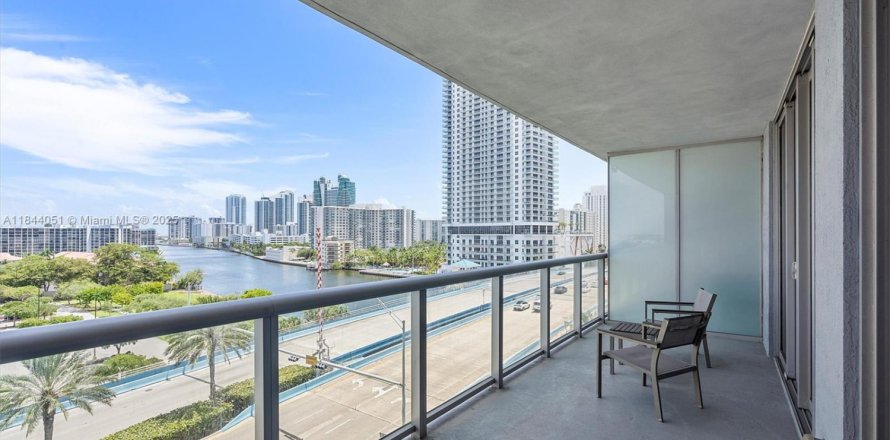 Hôtel, hôtellerie à Hallandale Beach, Floride 2 chambres, 95.5 m2 № 1940512