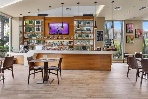 Hôtel, hôtellerie à vendre à Hallandale Beach, Floride: 2 chambres, 95.5 m2 № 1940512 - photo 25