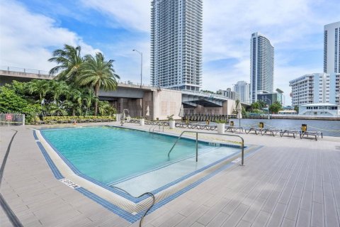 Hôtel, hôtellerie à vendre à Hallandale Beach, Floride: 2 chambres, 95.5 m2 № 1940512 - photo 24