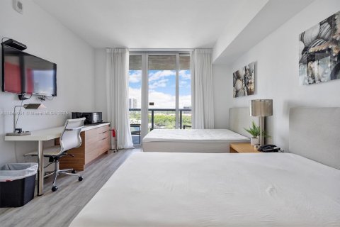 Hôtel, hôtellerie à vendre à Hallandale Beach, Floride: 2 chambres, 95.5 m2 № 1940512 - photo 17