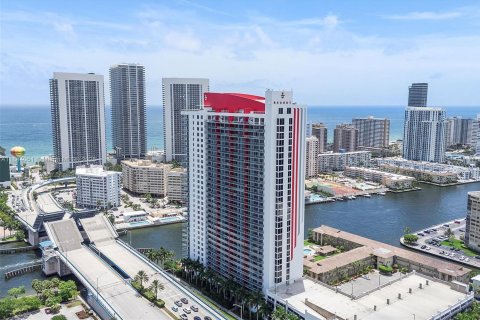 Hôtel, hôtellerie à vendre à Hallandale Beach, Floride: 2 chambres, 95.5 m2 № 1940512 - photo 30