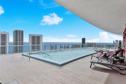 Hôtel, hôtellerie à vendre à Hallandale Beach, Floride: 2 chambres, 95.5 m2 № 1940512 - photo 23