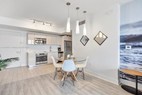 Hôtel, hôtellerie à vendre à Hallandale Beach, Floride: 2 chambres, 95.5 m2 № 1940512 - photo 6