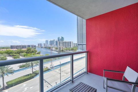 Hôtel, hôtellerie à vendre à Hallandale Beach, Floride: 2 chambres, 95.5 m2 № 1940512 - photo 16