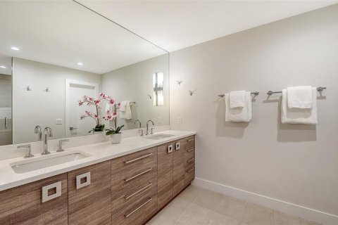 Villa ou maison à vendre à Sarasota, Floride: 4 chambres, 261.98 m2 № 2100596 - photo 21