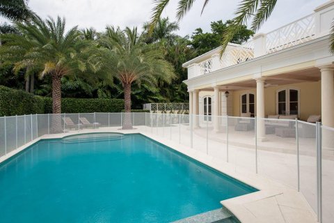 House in Palm Beach, Florida 5 bedrooms, 422.52 sq.m. № 991999 - photo 1