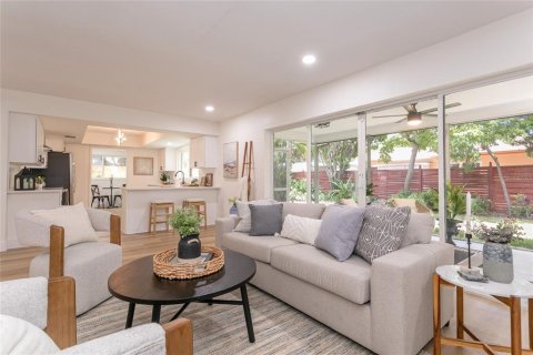 Casa en venta en Largo, Florida, 3 dormitorios, 165.83 m2 № 1918212 - foto 15