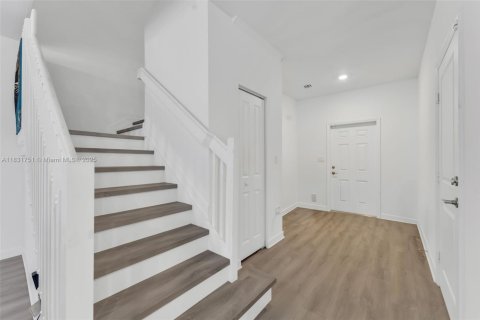 Townhouse in Miami, Florida 3 bedrooms, 170.2 sq.m. № 1842646 - photo 3